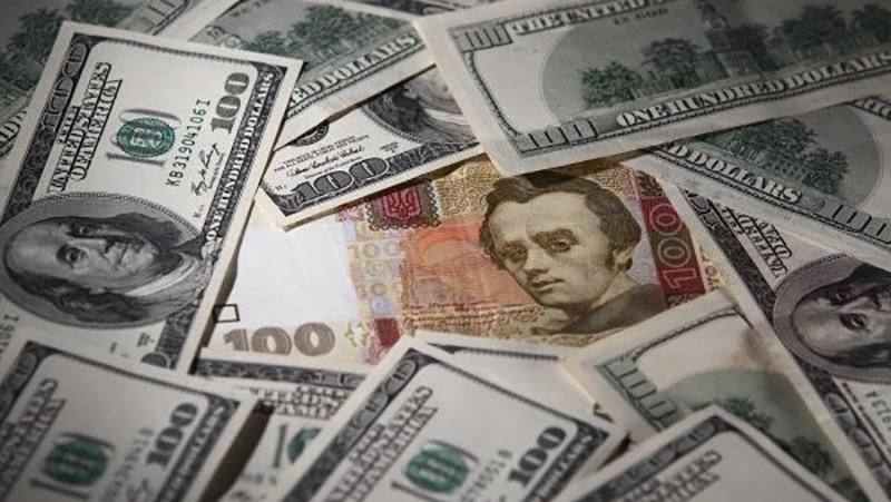 НБУ використає рішення МВФ для девальвації гривні, – експерт