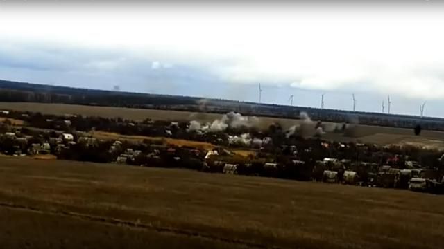 Появилось видео, как боевики били "Градами" по Водяному Появилось видео, как боевики били "Градами" по Водяному
