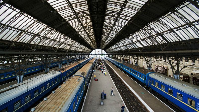 "Укрзалізниця" запустить на свята шість додаткових потягів: графік руху 