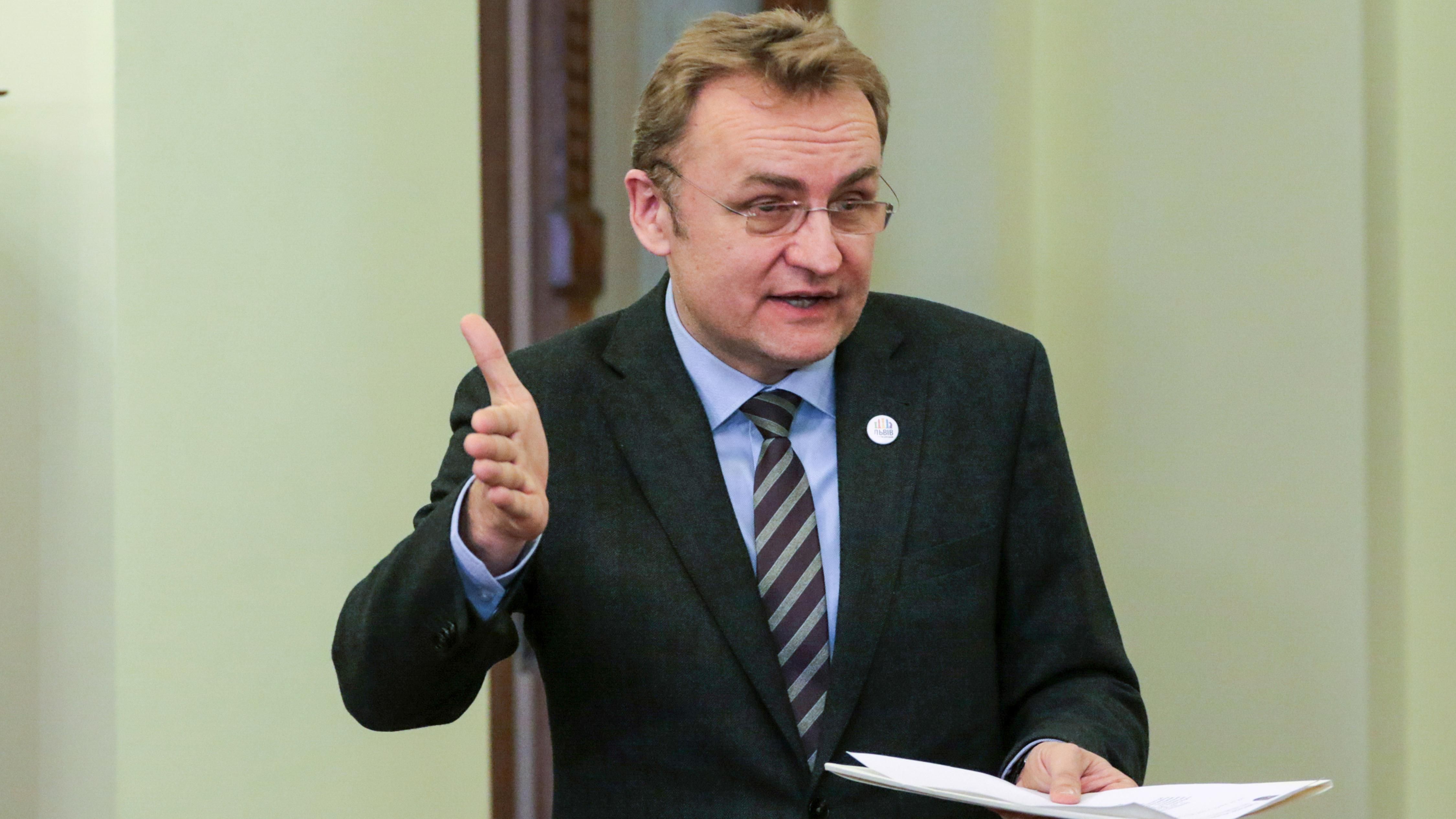 Садовий звернувся до Гройсмана щодо львівського сміття Садовий звернувся до Гройсмана щодо львівського сміття