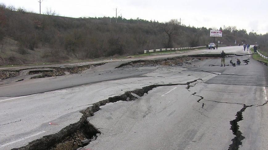 Как оккупанты следят за состоянием дорог в Крыму: появились шокирующие фото Как оккупанты следят за состоянием дорог в Крыму: появились шокирующие фото