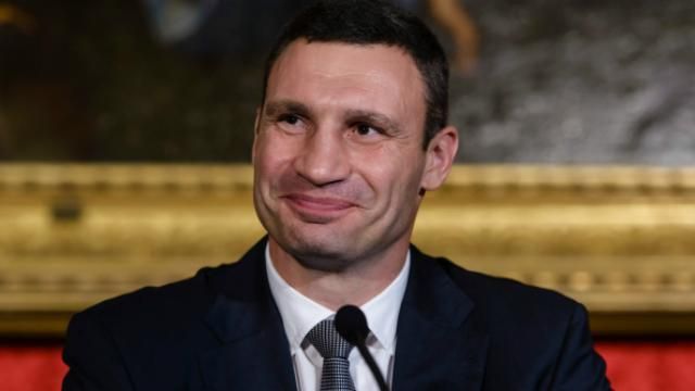 Зами, що лежать в Кабміні, і не тільки: Кличко обіцяє книгу власних "перлів" Зами, що лежать в Кабміні, і не тільки: Кличко обіцяє книгу власних "перлів"