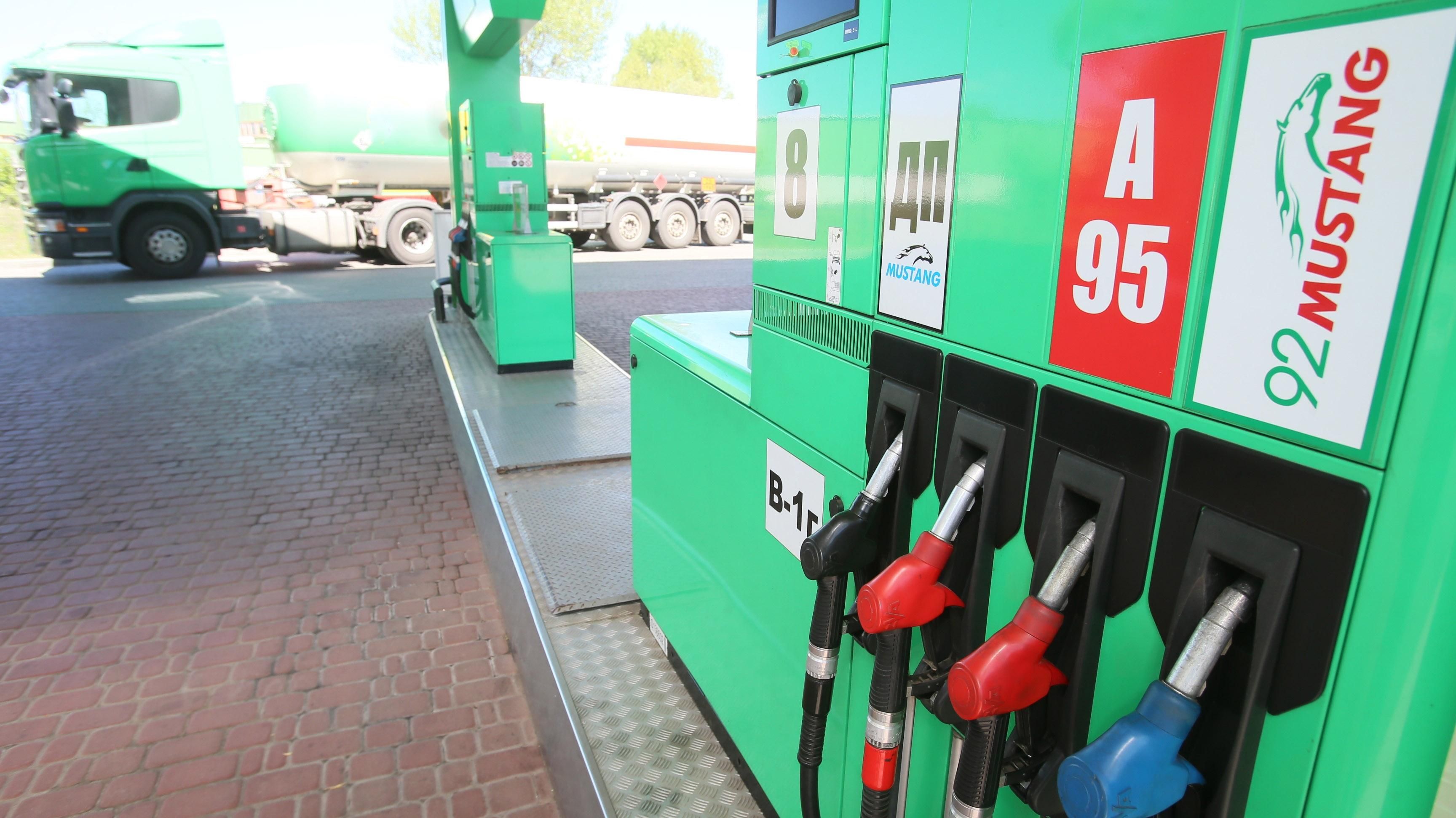 Компания, которая выигрывает тендеры у государства, закупает топливо у незаконных производителей
