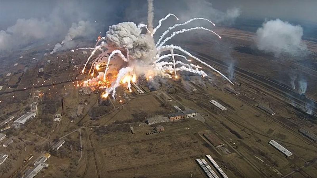 Взрыв на военных складах в Балаклее: онлайн