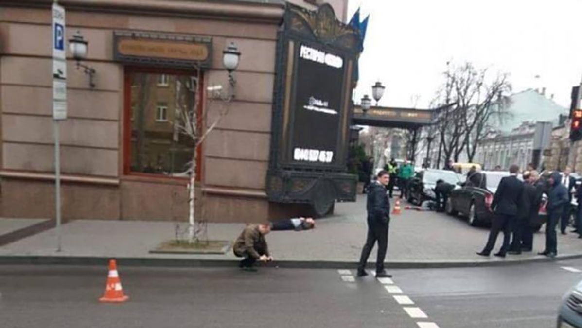 В центре Киева возле элитного отеля произошла стрельба: вероятно есть  жертвы (18+)