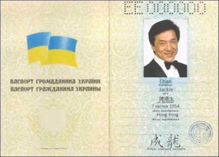 Законопроект Порошенко о двойном гражданстве нарушает права украинцев, — эксперт