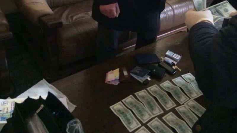 Луцкого полицейского поймали на взятке