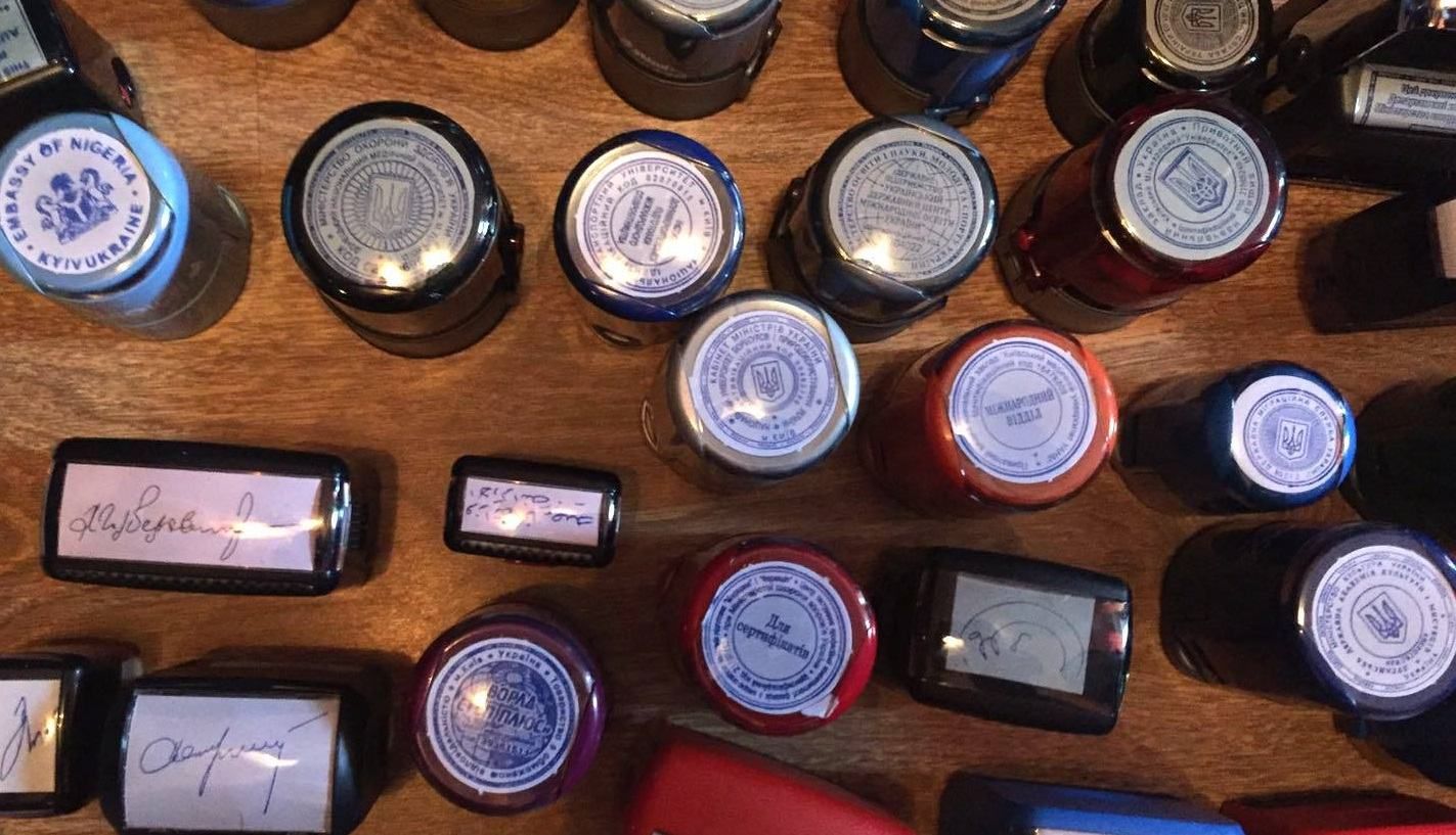 В Україні скасували обов’язкові печатки для бізнесу В Україні скасували обов’язкові печатки для бізнесу