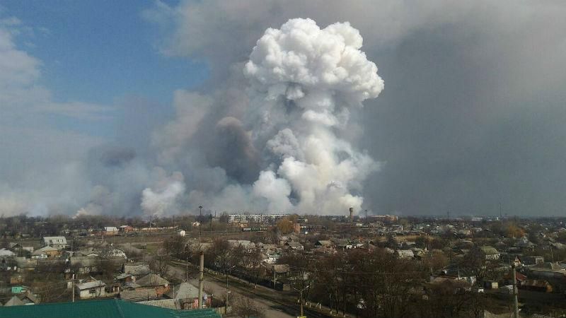 Вибух на військових складах: з'явилося вражаюче відео з висоти пташиного польоту 