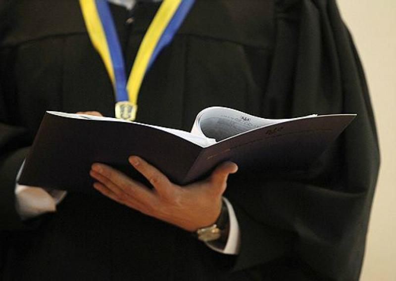 В Луцьку досі не можуть зняти з посади померлого кілька місяців назад мера
В Луцьку досі не можуть зняти з посади померлого кілька місяців назад мера