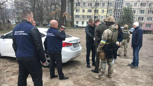 Сучі діти, "працюють", – Аваков про затримання на хабарі фіскалів з Київської ДФС Сучі діти, "працюють", – Аваков про затримання на хабарі фіскалів з Київської ДФС