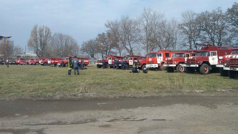 Надзвичайники загасили 16 пожеж: у Балаклії чутно по два вибухи на годину