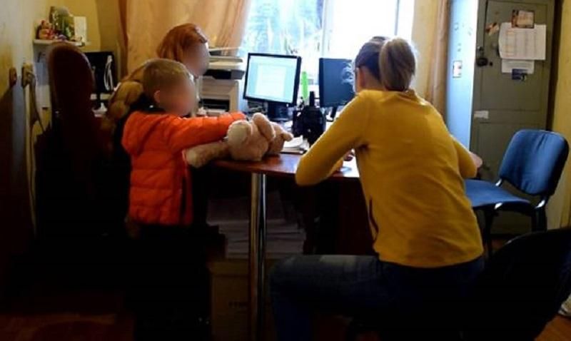 В Киеве женщина избила 4-летнюю дочь до потери сознания