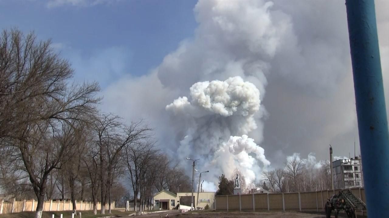 Пожар на военных складах в Балаклее погасили Пожар на военных складах в Балаклее погасили