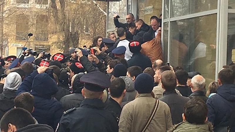 Сутички "стінка на стінку" сталися між прихильниками та противниками Навального  