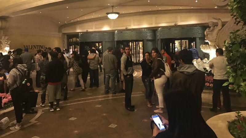 Стрілянина у Лас-Вегасі: невідомий відкрив вогонь у популярному готелі-казино 