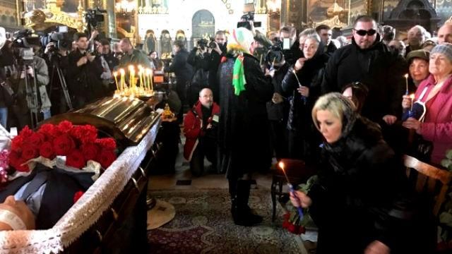 Перші фото та відео з церемонії прощання з вбитим екс-депутатом Держдуми Вороненковим