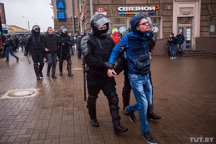 На акціях опозиції у Білорусі затримали сотні людей: фото На акціях опозиції у Білорусі затримали сотні людей: фото