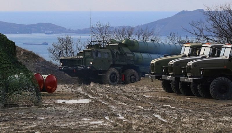 Сімферополем пройшла колона військової техніки: опублікували відео Сімферополем пройшла колона військової техніки: опублікували відео