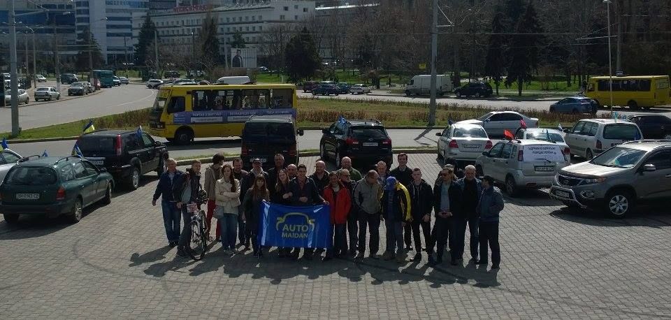 "Автомайдан" навідався до судді, який їздив п'яним за кермом "Автомайдан" навідався до судді, який їздив п'яним за кермом