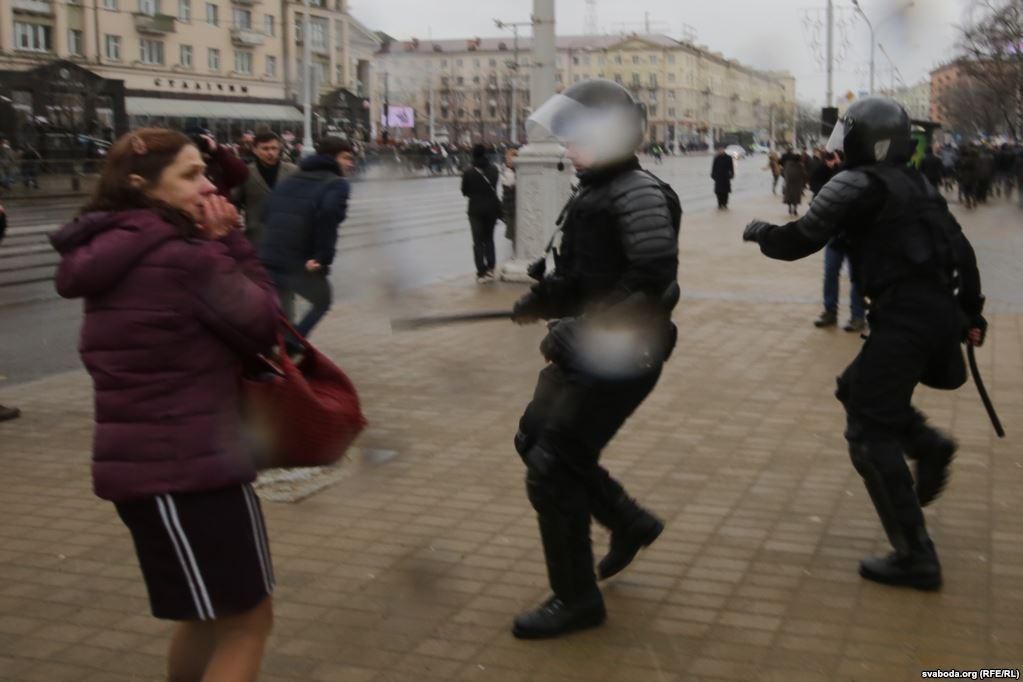 Брутальні затримання опозиції у Білорусі: опублікували приголомшливі фото та відео