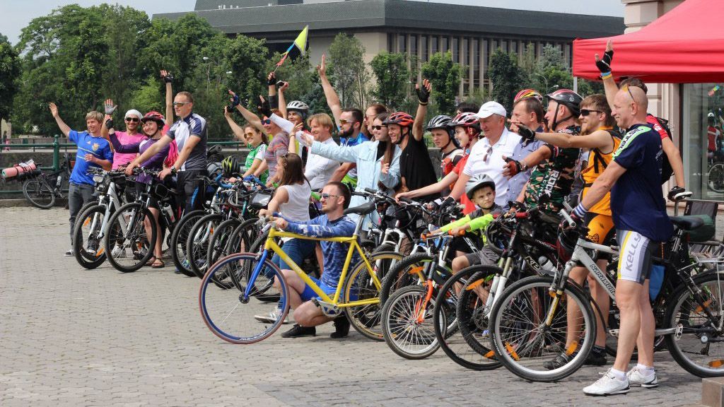 Велосипедисти нагадали водіям про свої права на дорозі Велосипедисти нагадали водіям про свої права на дорозі