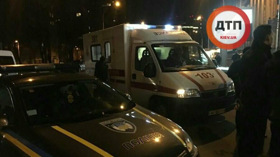 Стрельба в центре Киева: злоумышленники угрожали полицейским пистолетом и ножом Стрельба в центре Киева: злоумышленники угрожали полицейским пистолетом и ножом