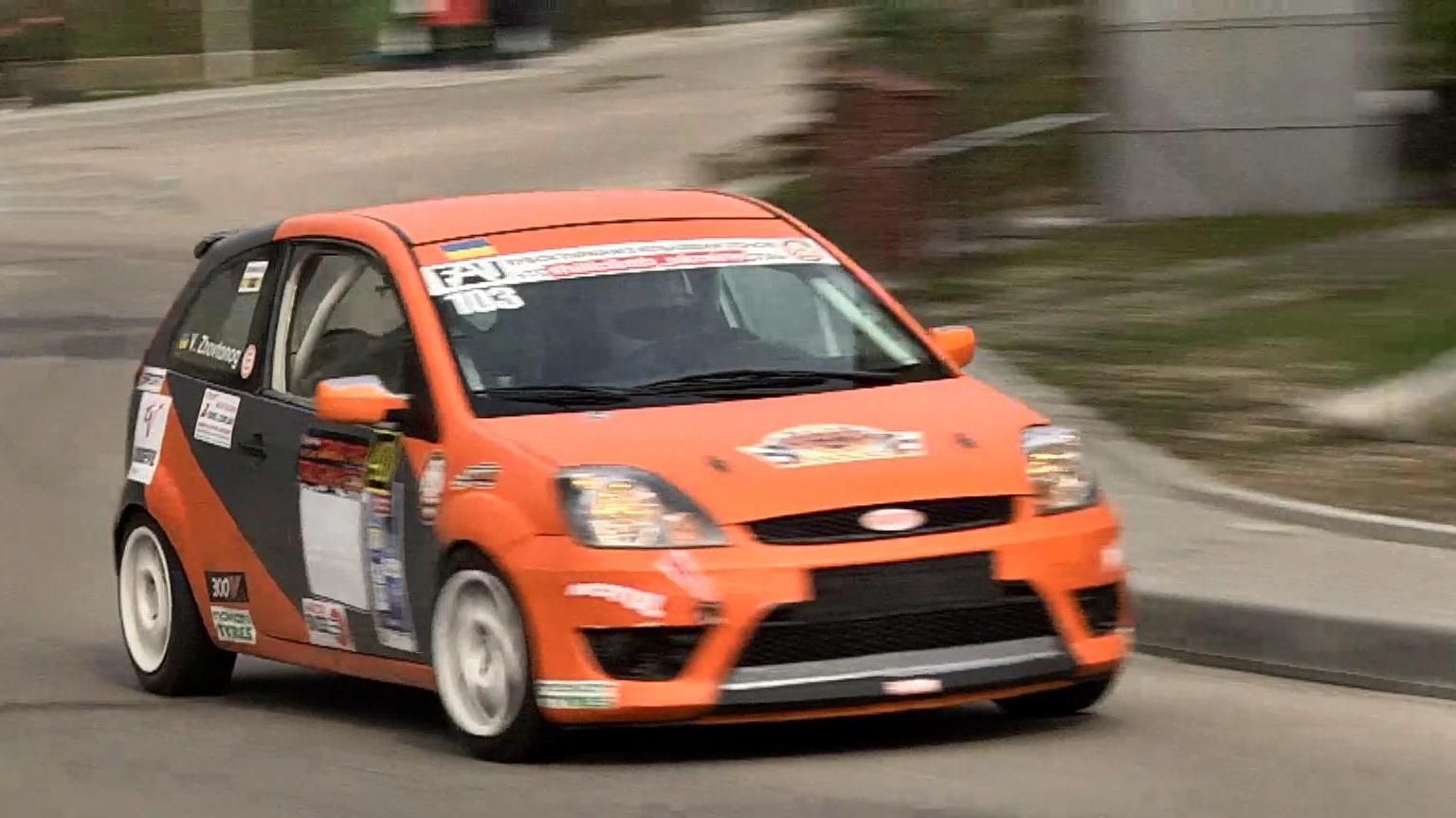 Как в курортном Трускавце гонщики устроили гонки по городу Как в курортном Трускавце гонщики устроили гонки по городу