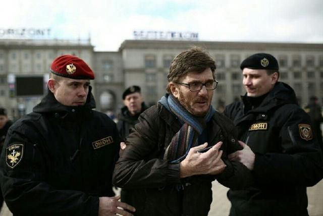 В Минске силовики продолжают массово задерживать людей