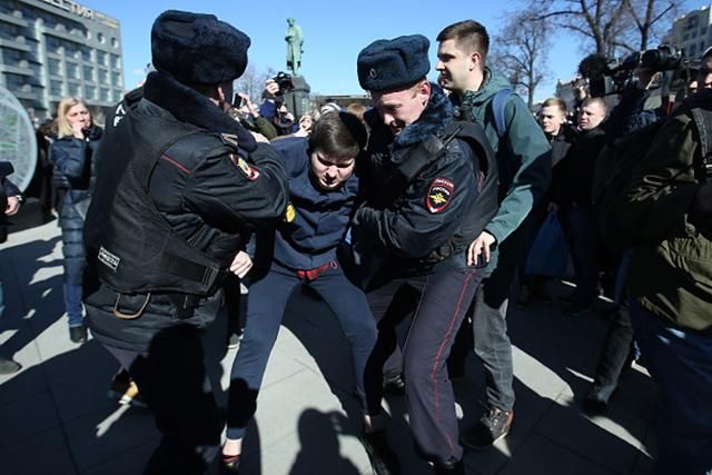 З’явилися видовищні фото з масштабних антикорупційних протестів у Москві