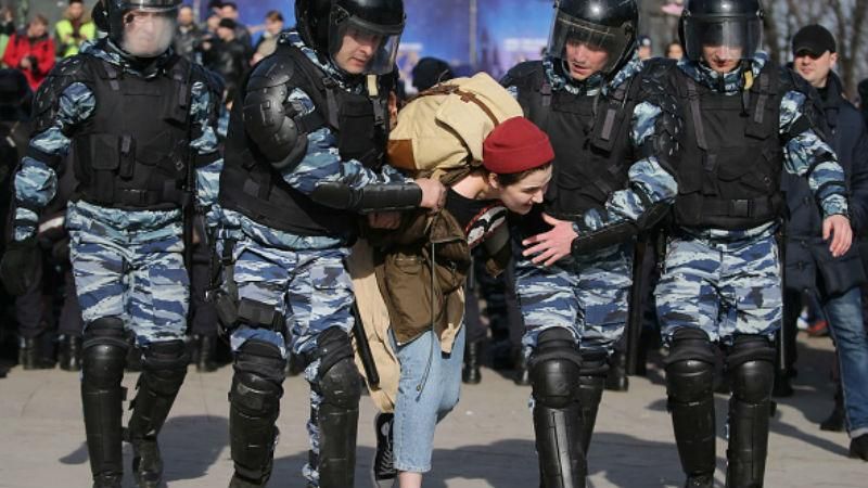 #ДимонОтветит: активісти у Москві почали зводити барикади