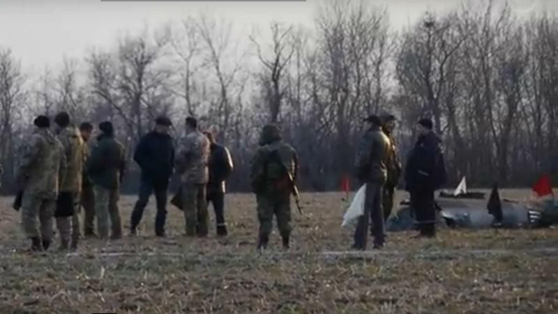 Обнародовали видео с места крушения военного вертолета Ми-2 Обнародовали видео с места крушения военного вертолета Ми-2