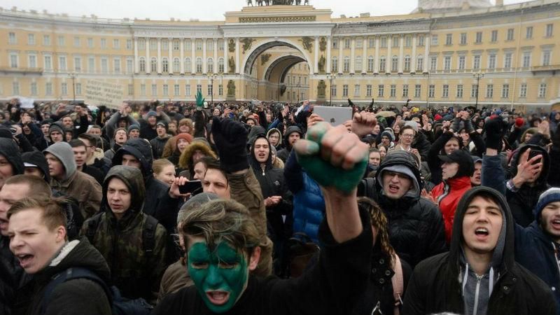 Головні новини 26 березня. Масштабні мітинги по всій Росії, катастрофа українського вертольота 