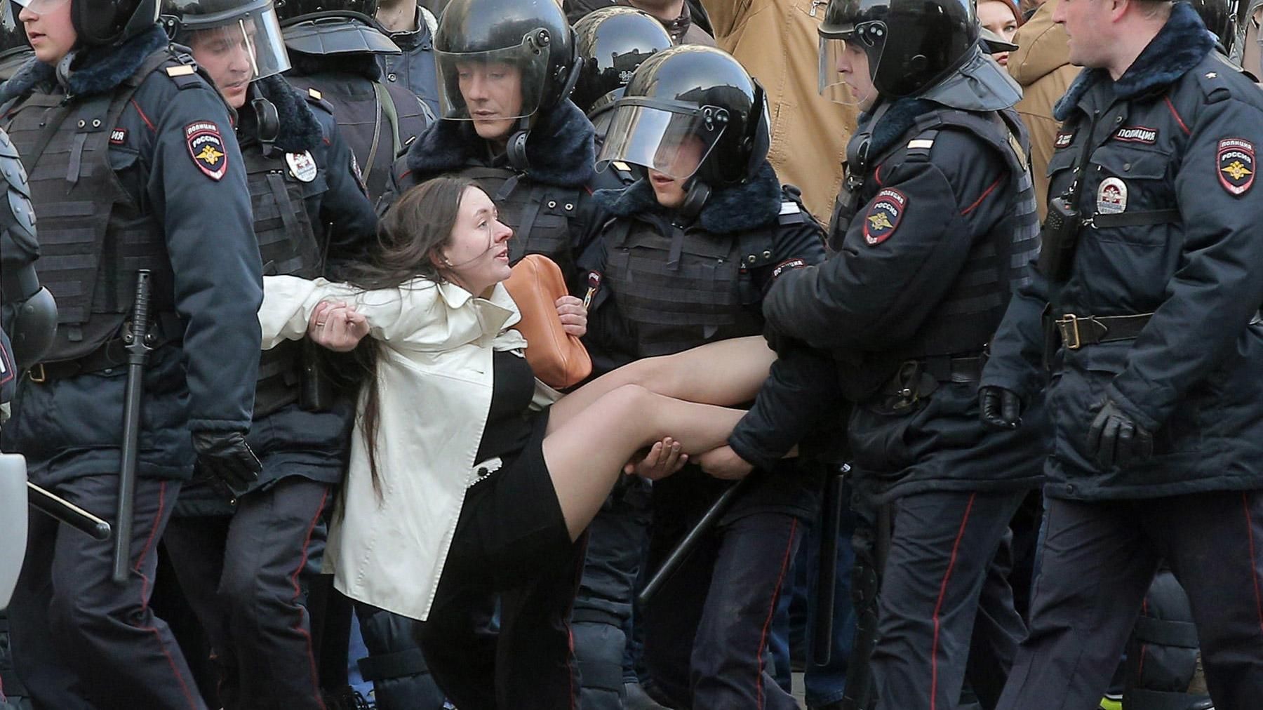 У США різко відреагували на масові затримання у Росії У США різко відреагували на масові затримання у Росії