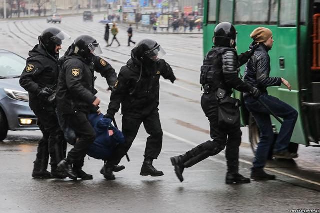 Українця засудили в  Білорусі за участь у протестах