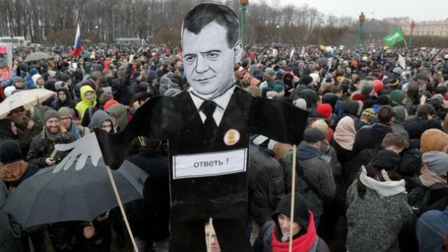 В Кремле прокомментировали почему федеральные каналы молчали о масштабных митингах В Кремле прокомментировали почему федеральные каналы молчали о масштабных митингах