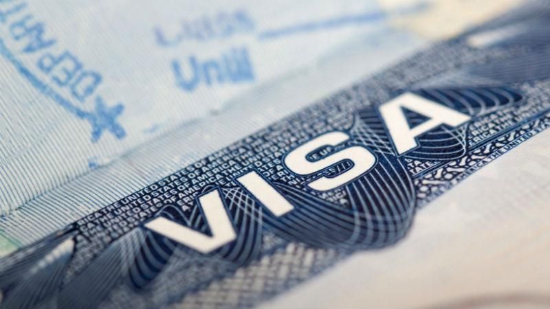 Две европейские страны резко уменьшили выдачу украинцам виз Две европейские страны резко уменьшили выдачу украинцам виз