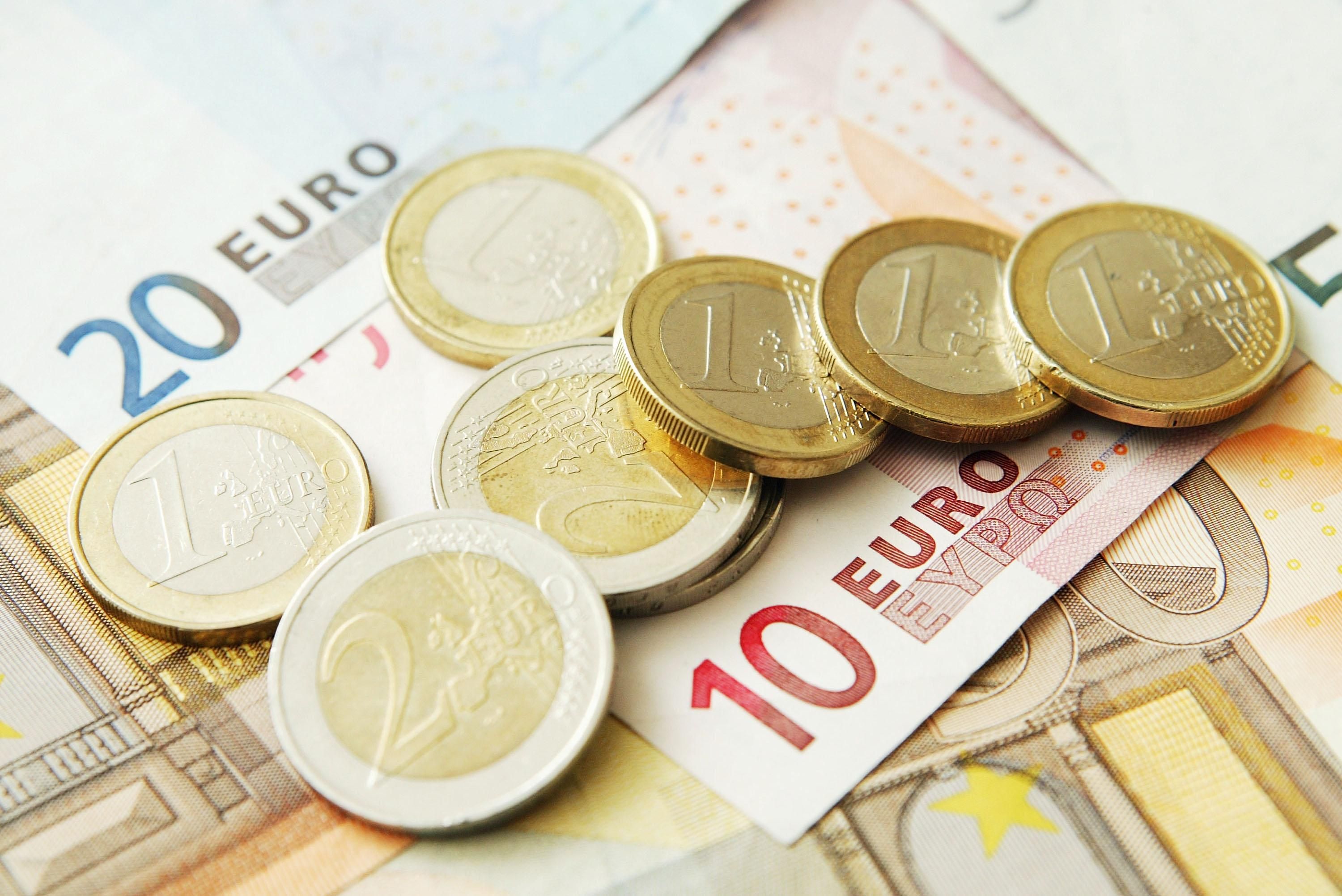 Курс валют на 28 березня: євро йде в гору