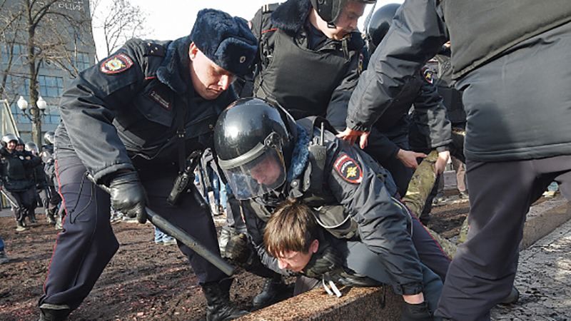 Як правоохоронці знущалися на затриманими на акції протесту у Москві: заява правозахисників 