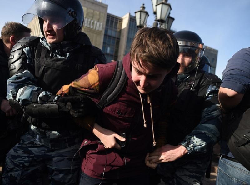 Експерт пояснив, звідки на мітингах в Росії взялися діти