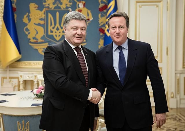 Порошенко поміркував з Кемероном, як боротися проти агресії Росії Порошенко поміркував з Кемероном, як боротися проти агресії Росії