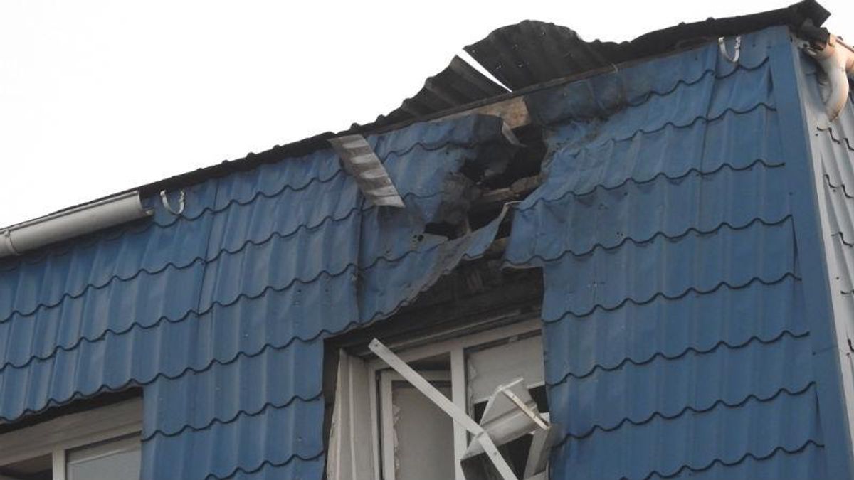 Невідомий обстріляв генконсульство Польщі у Луцьку: опубліковані фото Невідомий обстріляв генконсульство Польщі у Луцьку: опубліковані фото