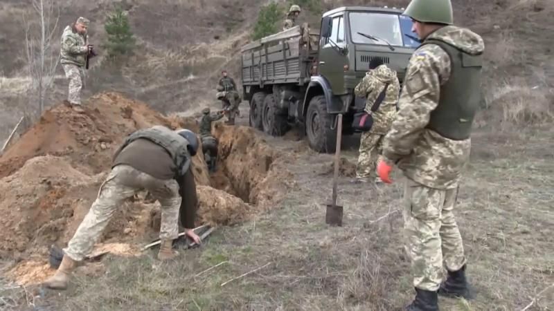 В Балаклее потушили последнее тление на военных складах
В Балаклее потушили последнее тление на военных складах