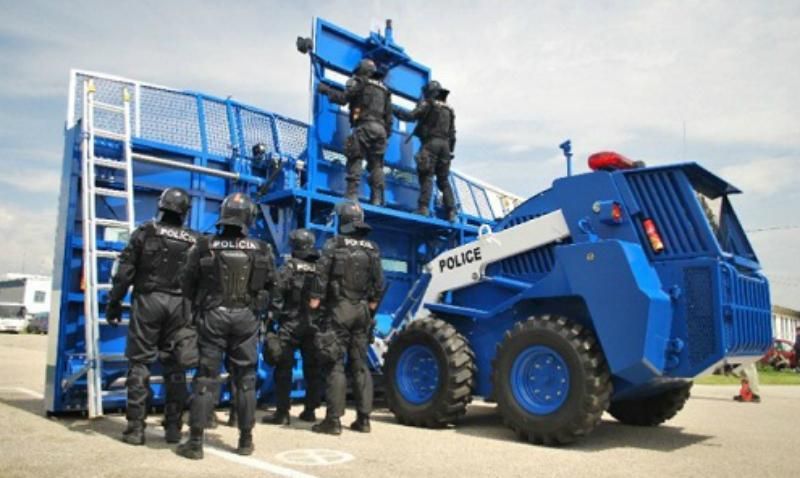 У Словаччині створили машину для боротьби із масовими заворушеннями
У Словаччині створили машину для боротьби із масовими заворушеннями