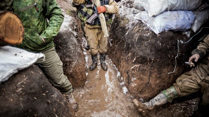 Россия стремительно стягивает снайперов и тяжелое вооружение на Донбасс, – Тимучк