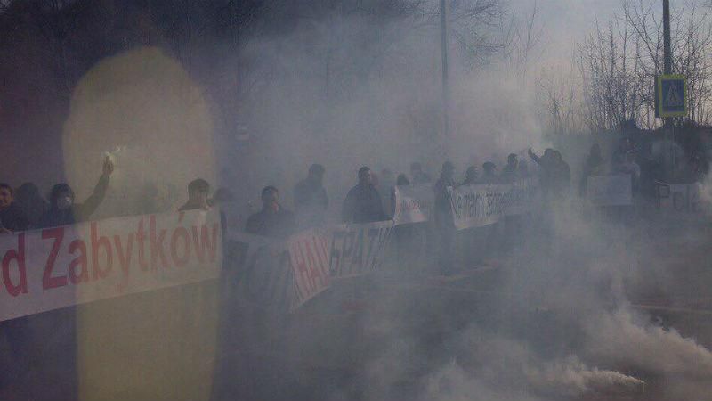 На Львівщині невідомі перекрили міжнародну трасу: горять димові шашки