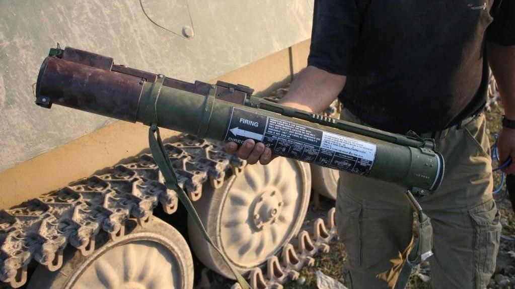 Появилось фото оружия, из которого обстреляли консульство Польши в Луцке Появилось фото оружия, из которого обстреляли консульство Польши в Луцке