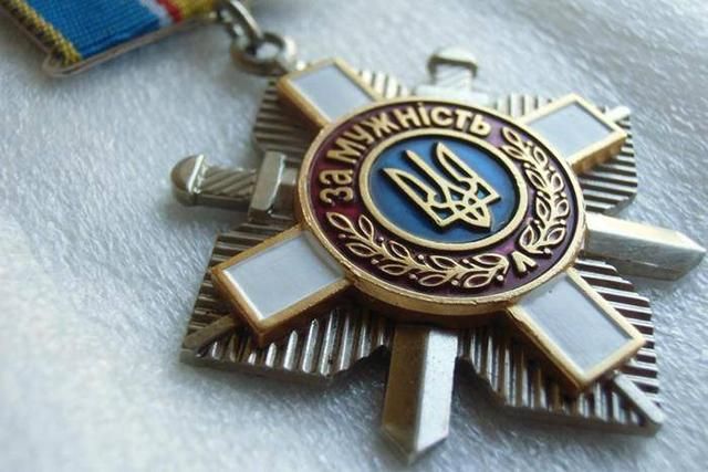 Порошенко с возмущением вернули орден погибшего в сбитом Ил-76 десантника