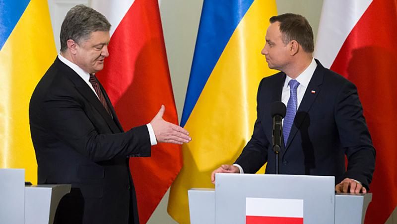 Порошенко обсудил с Дудой обстрел консульства в Польше Порошенко обсудил с Дудой обстрел консульства в Польше