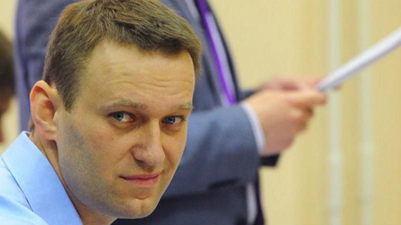 Абсурдный конфискат: шнурки Навального "помогут" следователем России в раскрытии дела